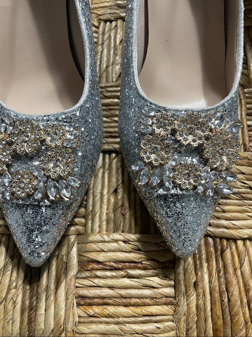 Silver Glitter Pointed Toe Pumps with Gold Crystal Accent size 9 - Picture 6 of 7